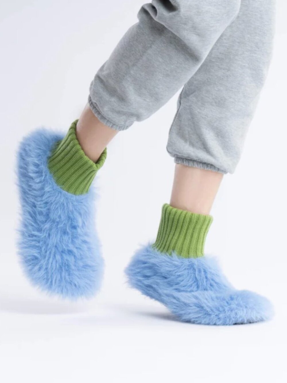 NWT Verloop Fuzzy Faux Fur Sock Slippers in Periwinkle M/L (Women's 9-10.5)